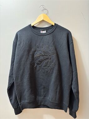 men’s black NBA toronto raptors crewneck size m